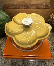 NEW Le Creuset Cast Iron Traditional Floral Cocotte Petal Oven 2.25 qt CAMOMILLE picture