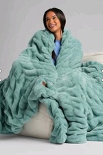 COMFRT Dreamer Blanket Medium WASABI color 50
