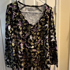 Westbound Women’s Plus 1X Knit Abstract V-Neck Long Sleeve Stretch Top picture