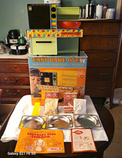 Kenner Easy-Bake Oven Vintage 1971 Set w/ Box Pans Cookbook, cake mixes, WORKS picture