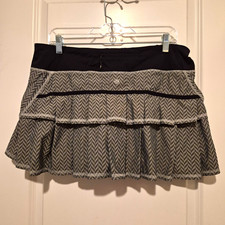 Lululemon Women’s Athletic Skort Gray/Black Chevron Pull-On Pockets Size 12 picture