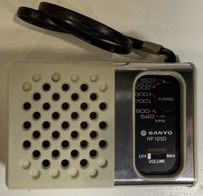 Sanyo RP1250 Portable AM Radio White Earphone Jack Original Box Tested Working picture