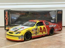 2005 Terry Labonte Kelloggs Monte Carlo Team Caliber SIGNED AUTO NASCAR 1/24 picture