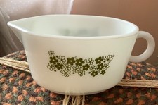 VTG PYREX BY CORNING TABLETOP WARE GRAVY BOAT 'CRAZY DAISY' NO UNDERPLATE 1972 picture