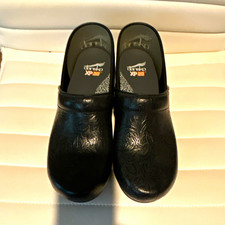 Dansko XP 2.0 Women’s Black Leather Floral Slip-On Clogs Wedge Comfort picture