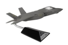 USAF Lockheed Martin F-35A Lightning II JSF Desk Display 1/48 Model SC Airplane picture