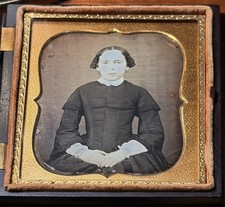 Young woman, sitting pose daguerreotype photograph in full Union Critchlow case picture