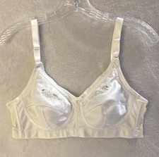 VTG Bestform #6395 White Wireless Bra Sz 36B w/ Lace Accents & Adjustable Straps picture