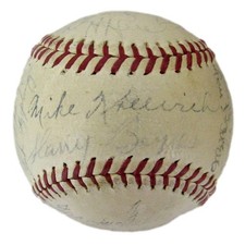 1938 Chicago White Sox Team Signed Baseball (26 Signatures) Beckett 198607 picture