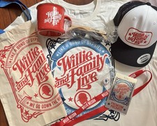Willie Nelson & Family Live Fan 7-Piece Premier Pkg 2026 Brand New Size 2XL picture