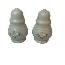 Vintage Pfaltzgraff Heirloom Collection Salt & Pepper Shakers Gray Floral Leaf picture