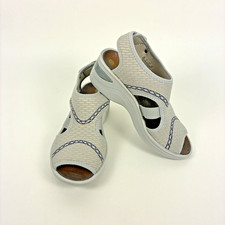 Bzees Dream Women's Size 7 Beige Wedge Sandals Comfort Shoes Cloud Technology picture