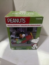 Gemmy 3723740 4.5 inch Snoopy in Airplane Sculpture for Christmas - Green/Red picture