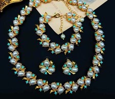 Trifari Style Vintage Pearl Turquoise Gold Tone Necklace Bracelet Earrings Set picture