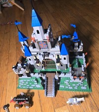 LEGO Castle: King Leo's Castle (6091) Used But 95% Plus Complete picture