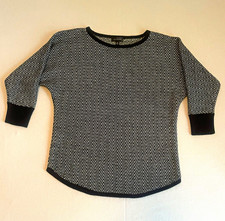 The Limited XS Black/White Herringbone Knit Acrylic Round Neck 3/4 Sleeve Top picture