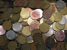 100 CHUCK E CHEESE TOKENS * 1900's - 2000's RANDOM UNSEARCHED LOTS  * CIRCULATED picture