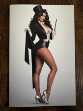 Pin Up Queens #1 Zatanna Cosplay GALLERY Virgin Variant Exclusive Limited To 100 picture