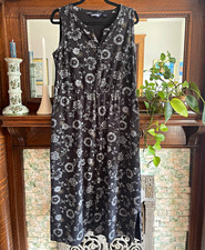 Lands' End Women's M Black/White Floral Sleeveless V-Neck Maxi Dress picture