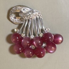 VTG Unsigned Coro Red Raspberry Moonglow Lucite Grape Cluster Fur Clip Pot Metal picture