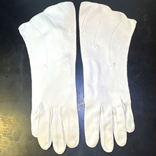 Shalimar white gloves, scalloped cuffs, delicate floral embroidery. size 7. picture