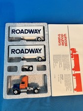 Winross Doubles, Roadway Express Inc. Orange & Blue Ford with Double Trailers picture