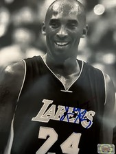 Kobe Bryant 8x10 Autographed Photo With COA picture