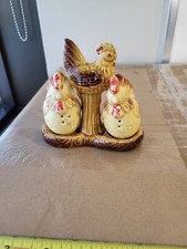 CHICKEN SALT+PEPPER SHAKERS W/ HOLDER FARMHOUSE DECOR CABIN KITSCH MCM picture
