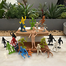 Mixed Lot Plastic Toy Figures - Vintage 60s & 70s - Marx/Tim Mee/MPC - LOT OF 22 picture