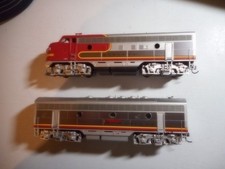 HO WALTHERS  MAINLINE  SF F7 A/B BOTH UNITS ARE DCC AND BOTH HAVE THE DCC ID 325 picture