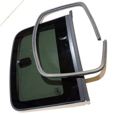 1994-2004 Chevrolet S-10 (GMC Sonoma) RH quarter glass vent window (passenger) picture