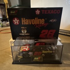 Revell Collectibles 1:24 1999 Ford Thunderbird #28 Ernie Irvan Havoline w/ Case picture