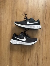 Nike Women's Black and Grey Trainers picture
