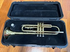 Bach 1530 Bb Beginner/Student Trumpet With Case 11B4 Yamaha Mouthpiece picture