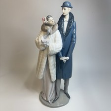 Lladró Porcelain On The Town Figurine 1452 Damaged See Photos picture