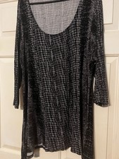 Rose + Olive Women’s Top Size 3X Long Sleeve Black Grey Abstract Print picture
