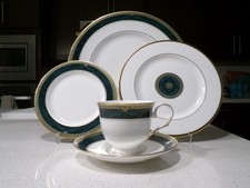 LENOX CLASSIC EDITION COMPLETE PLACE SETTING FIRST QUALITY picture