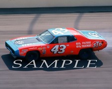 RICHARD PETTY 1972 #43 STP OIL TREATMENT RACING ON TRACK 8X10 GLOSSY PHOTO #D9 picture