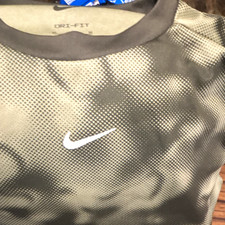Nike Dri-FIT Men’s Camo Crew Neck Short Sleeve T-Shirt M Green/Gray picture