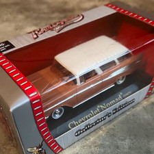 Road Signature 1:43 1957 Chevrolet Nomad Brown/White Diecast Car picture