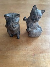 2 Vintage Cast Iron Sitting Cats 4