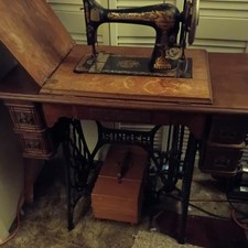 Antique Vintage pre 1930 SINGER sewing machine picture