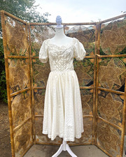 Beautiful 1970s White Floral Lace and Ribbon Gunne Sax Dress picture