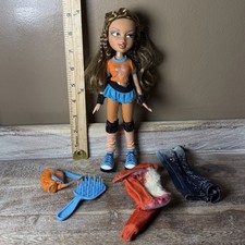 Bratz Play Sportz RC X-treme Skateboarding Yasmin 2007 Doll Partial Outfit picture