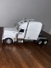 New Ray 1:32 Custom FedEx Ground Freight-liner Classic XL picture