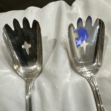 Vintage 1847 Rogers Bros IS Silverplate Floral Pierced Serving Forks – Pair picture