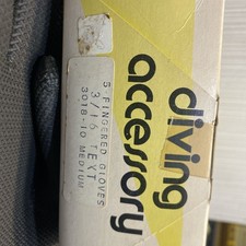 1970's U.S. DIVERS 5 FINGERED GLOVES IN BOX  - NEW OLD STOCK picture