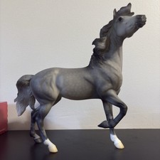 Breyer Traditional Hwin #1774 2017-2019 Regular Run Mustang Horse picture