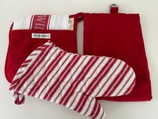 Williams Sonoma Kitchen Essentials Set Apron Oven Mitt Potholder Tea Towel Red picture