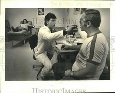 1985 Press Photo Ray and Patricia Emmons donate blood to Red Cross - noc35650 picture